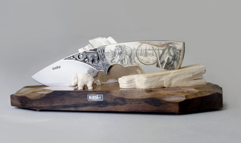 Нож "Баско-4" (Мамонт на подставке, скрим)